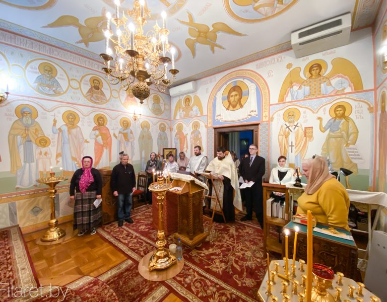 В домовом храме Собора Белорусских святых прочитали акафист прав. Филарету Милостивому
