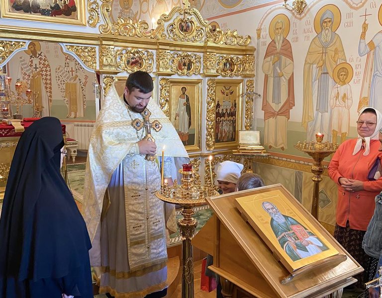 В домовом храме Собора Белорусских святых ключарь совершил Литургию в день памяти св. Иоанна Кормянского