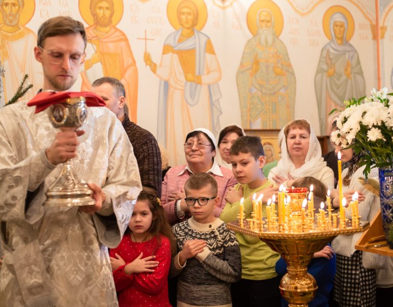 В приходе храма Собора белорусских святых молитвенно отметили праздник Рождества Христова